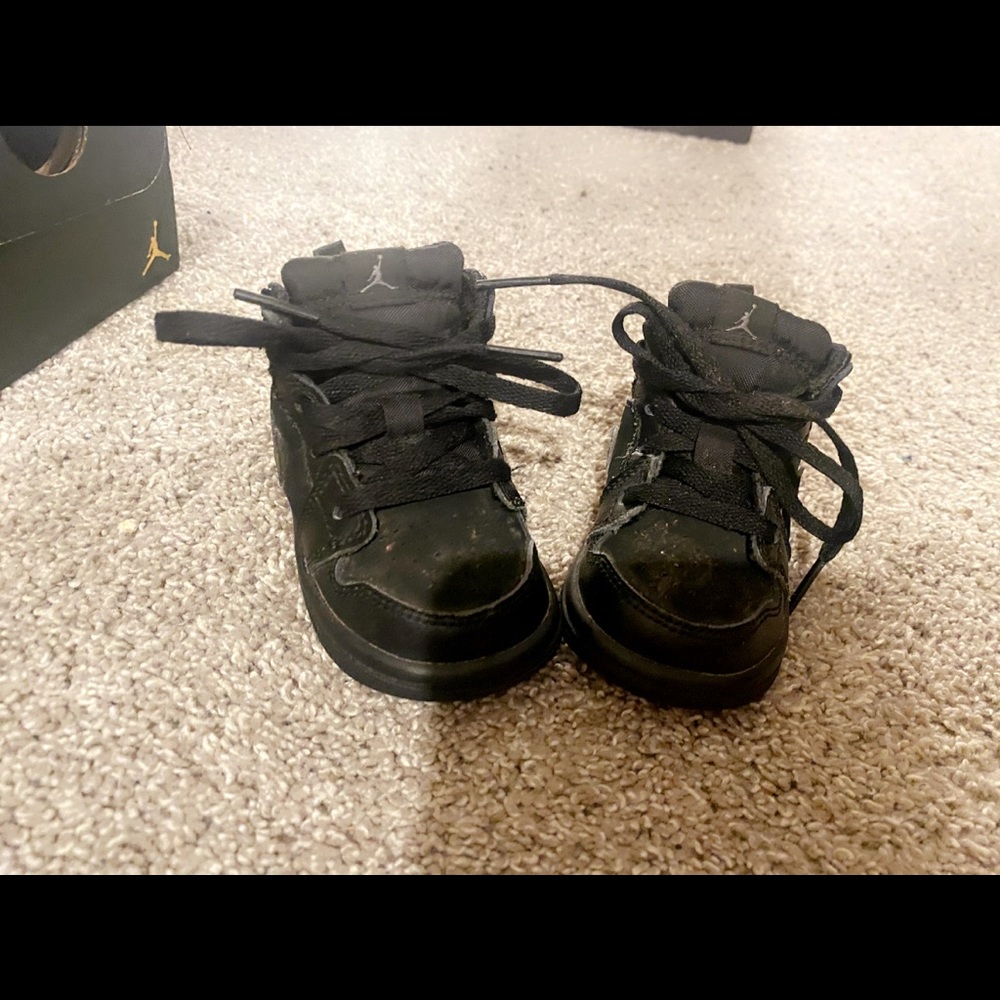 Baby Jordan 1 mid’s.